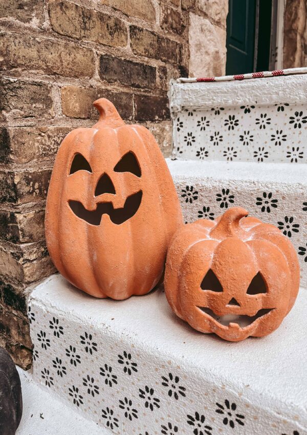 DIY Terracotta Jack O’ Lanterns – Pottery Barn Dupe!